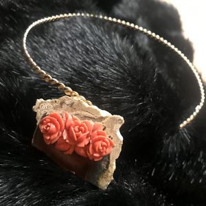 Agate Slab and Three Roses Fitted Necklace